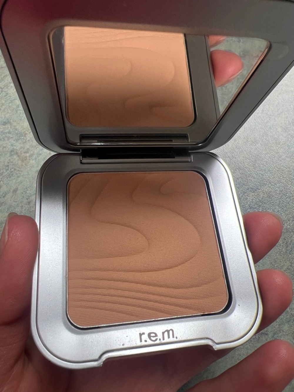 r.e.m. Matte Bronzer Compact — Send 2 Voicemail, without box